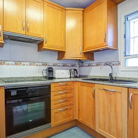 Апартаменти Horizon Views By Hello Homes